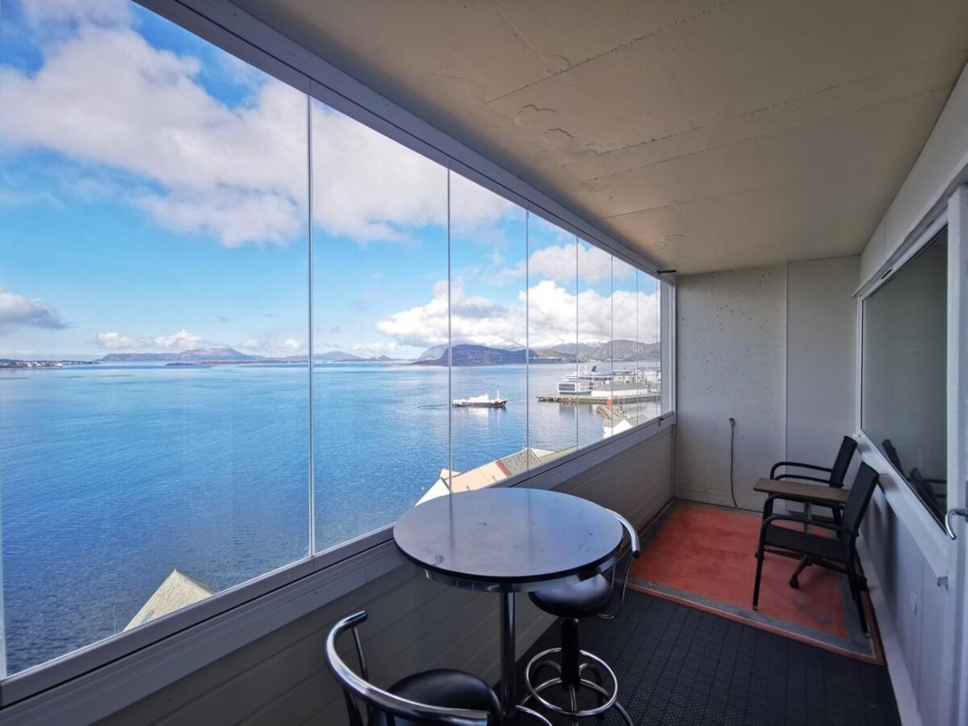 Apartment Close To The City Center With Sea View Ålesund المظهر الخارجي الصورة