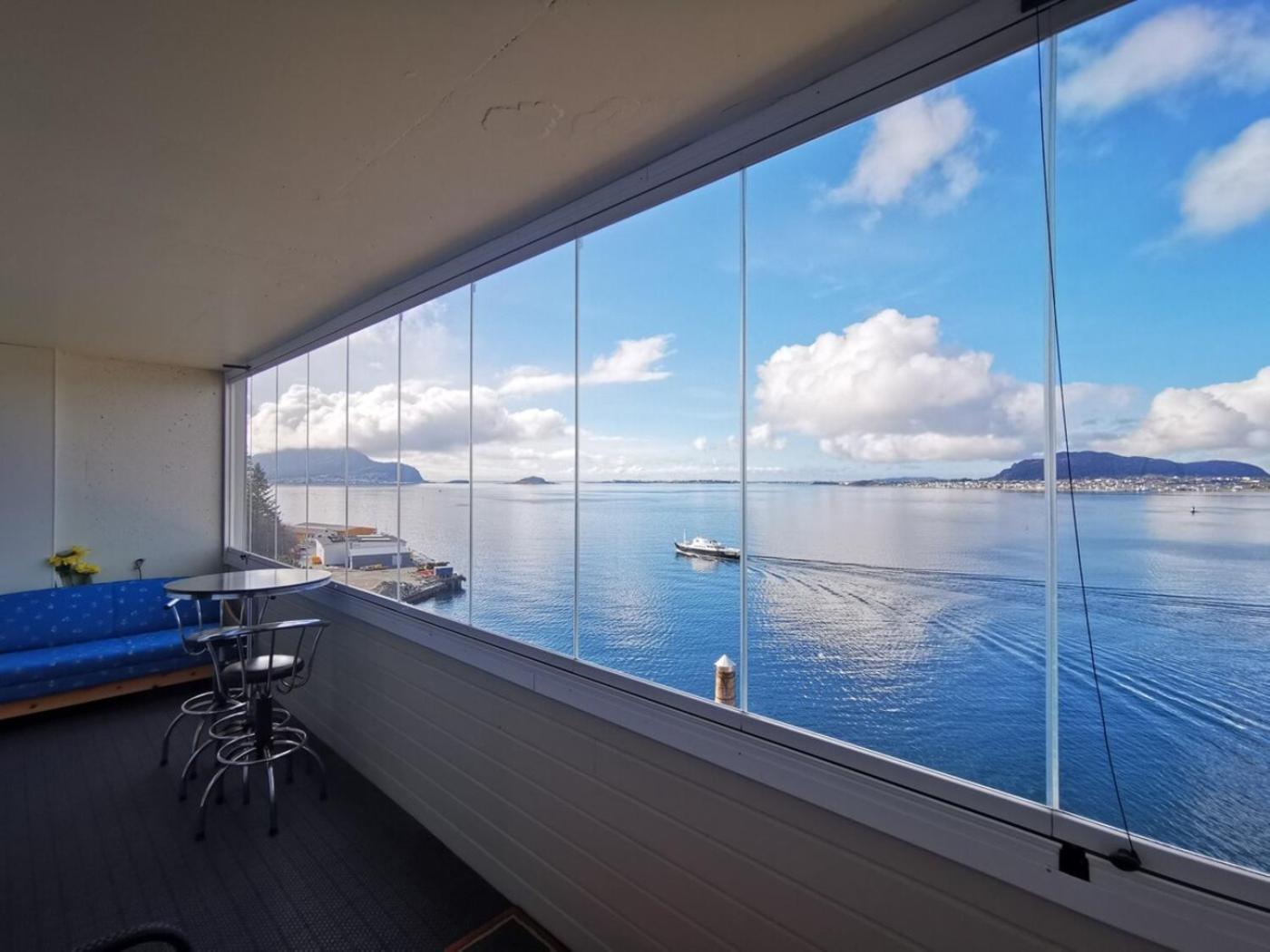 Apartment Close To The City Center With Sea View Ålesund المظهر الخارجي الصورة